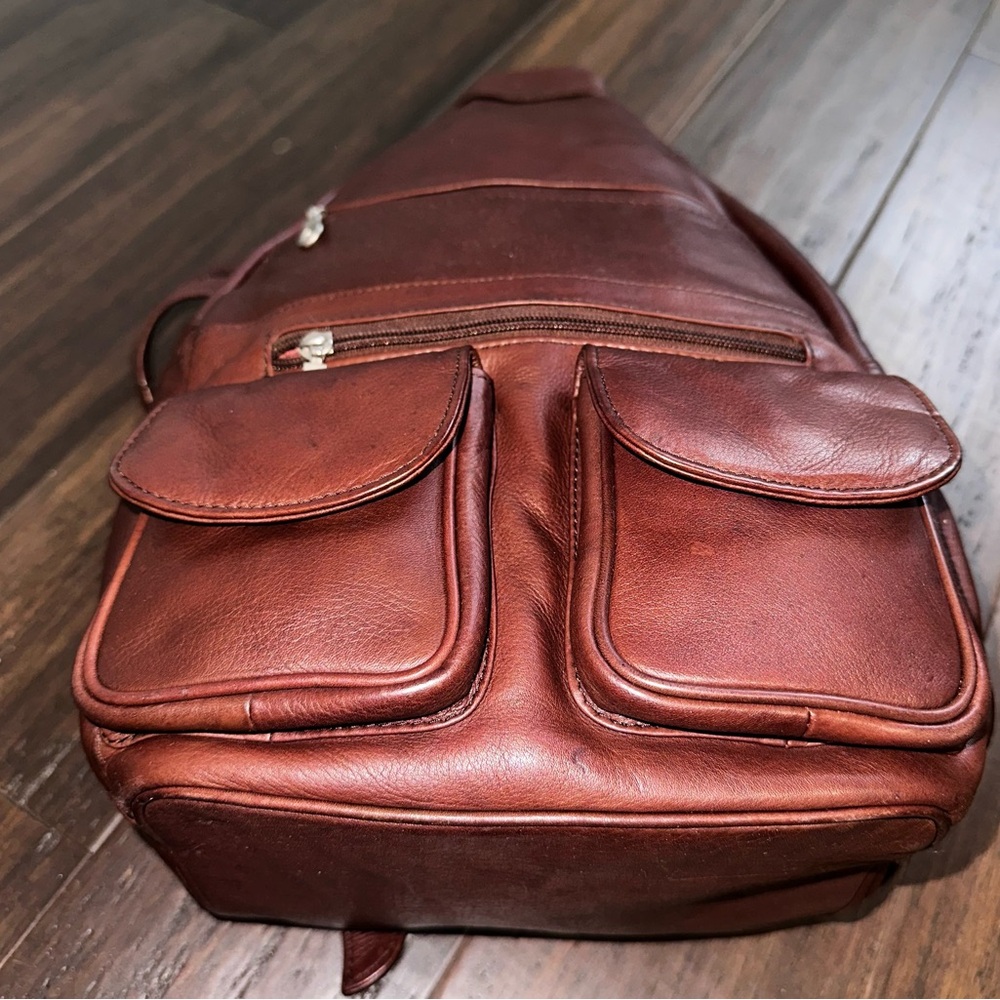 VINTAGE 90’s Paul and Taylor Brown Leather Large Sling Backpack Unisex - Picture 8 of 15